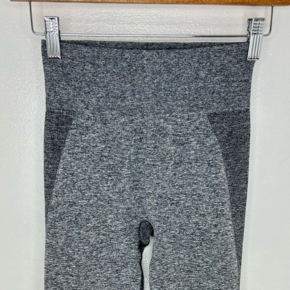 Gymshark Seamless Booty Boost Leggings Womens Gray Athleisure *No Tag 22" Waist - Picture 3 of 7